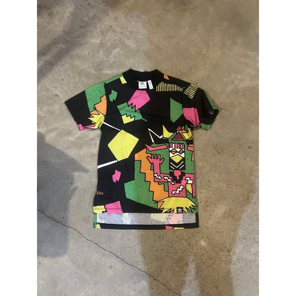 Adidas rare All over print t shirt 3 stripes size xs NWOT retro 90’s print geo